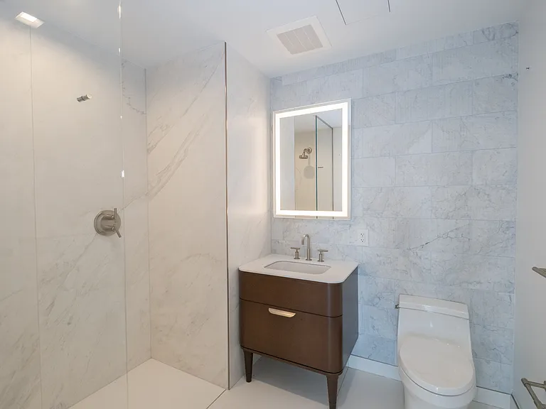One Park Condos — Photo 15