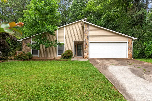 625 Oxford Hall Dr photo 1
