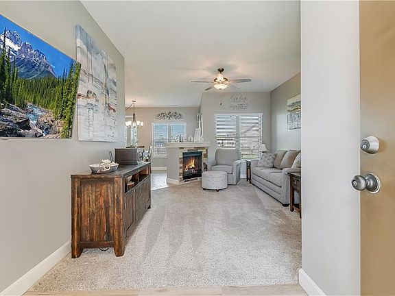 5th image of 718 W Solomon Dr