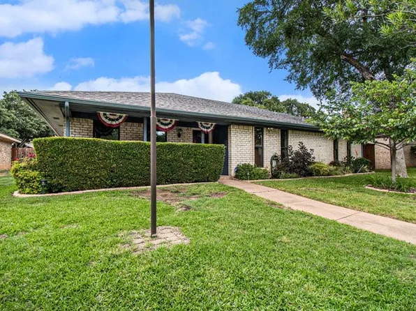 779 Hummingbird Cir, Lewisville, TX 75067