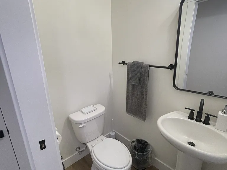 2233 Jefferson Ave #4 — Photo 36