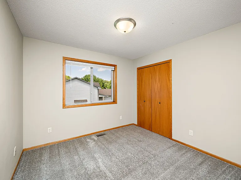 487 Thomas Ave — Photo 10