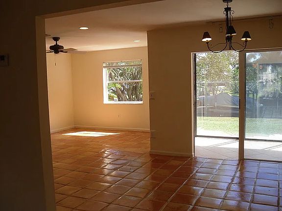 5th image of 1066 SW 26th Ave