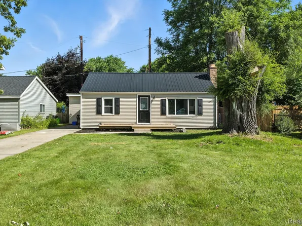 2311 Elmwood St, Port Huron, MI 48060