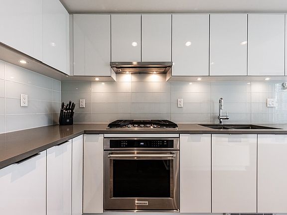 2nd image of 2388 Madison Ave #2006