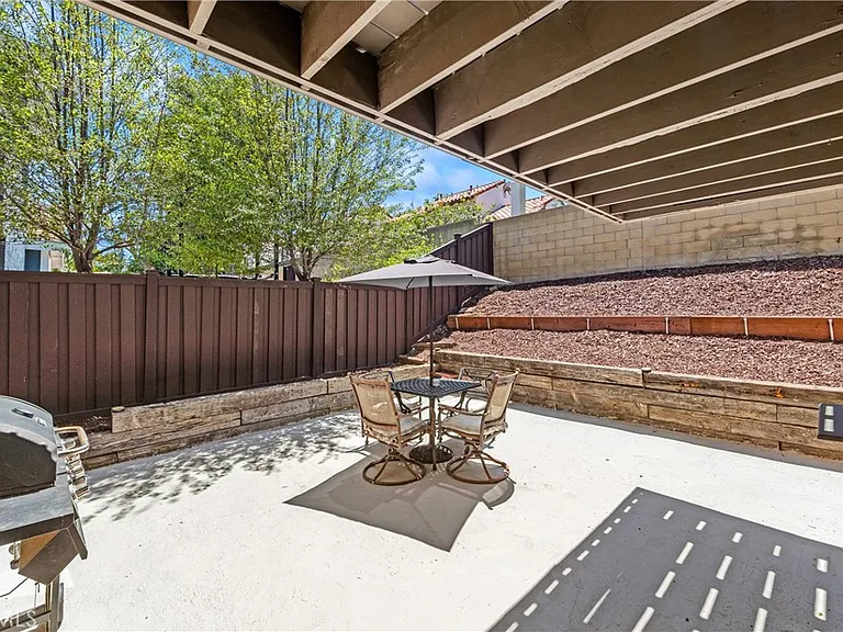 1407 Lakeside Ln — Photo 65