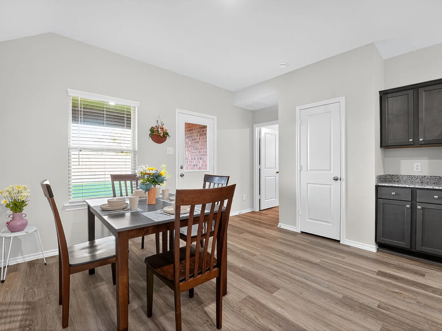 906 Ramble Rd — Photo 3