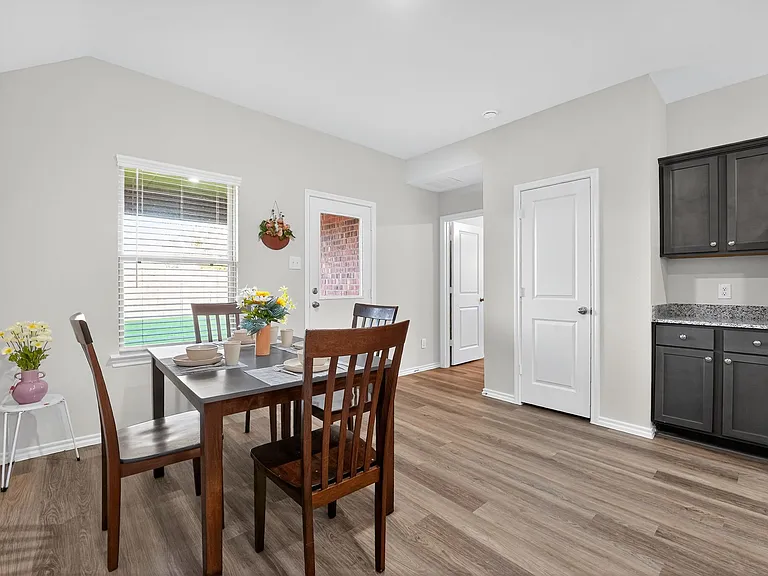 906 Ramble Rd — Photo 3