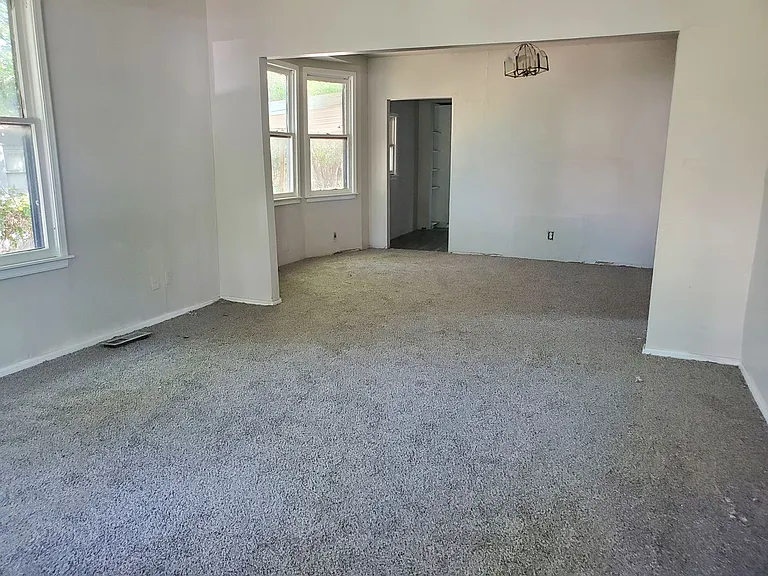 724 NW 96th St — Photo 5