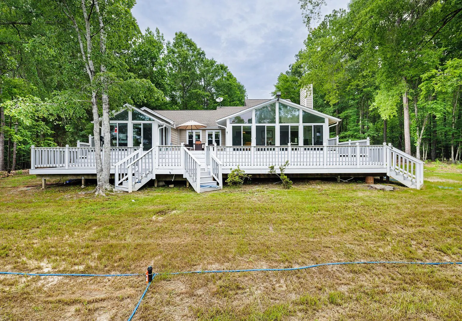 311 Derrick Ln — Photo 4
