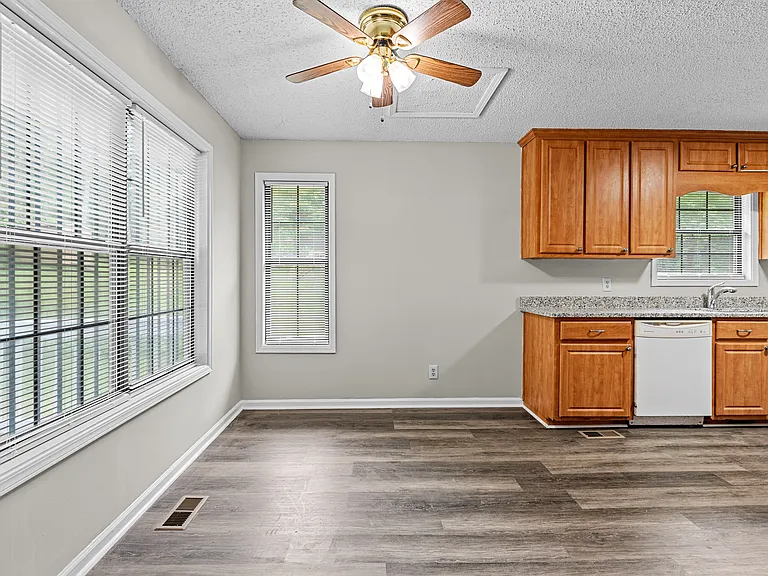 90 Edelweiss Dr — Photo 9
