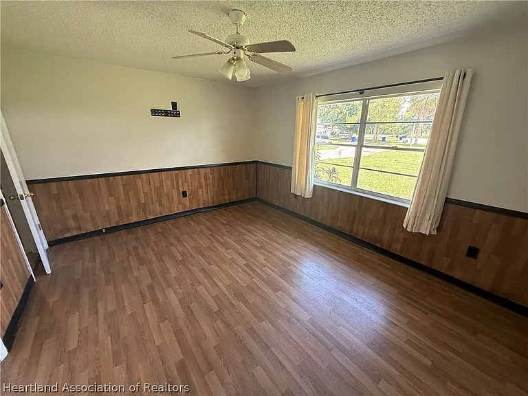 300 Cherry Tree Dr — Photo 8