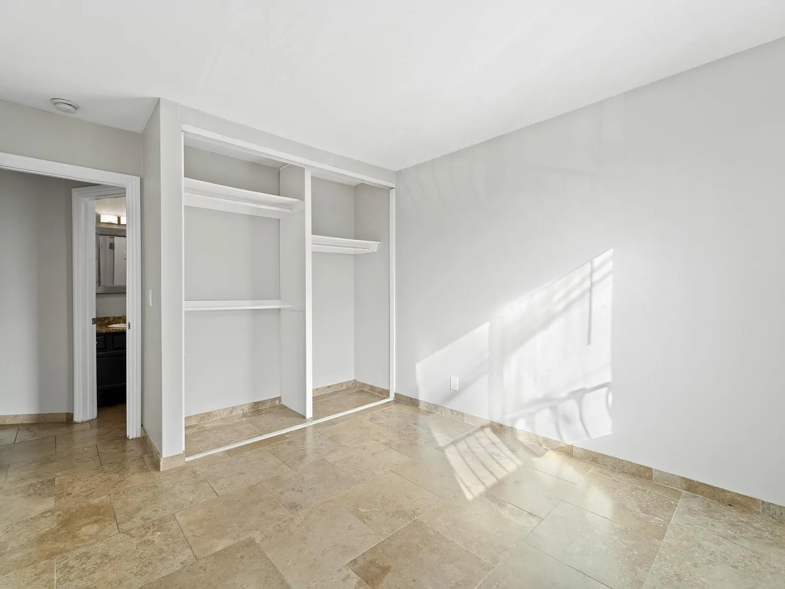 1472 Iris Ave — Photo 3