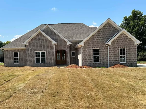 495 Blake Dr, Tuscumbia, AL 35674