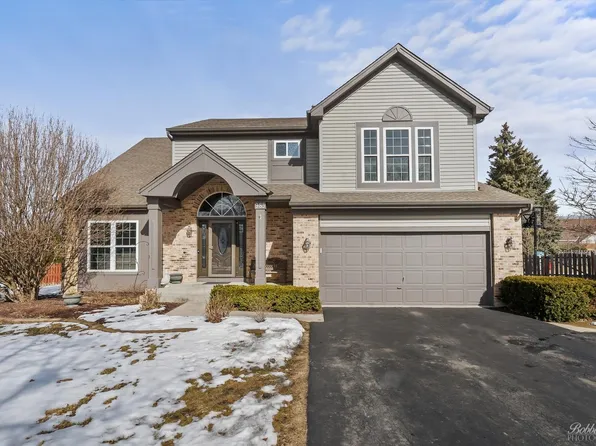 985 Aster Ct, Lake In The Hills, IL 60156