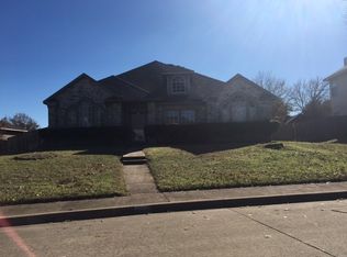916 Twin Creek Dr, Desoto, TX 75115