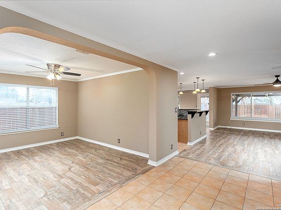 4th image of 514 Bandera Cir