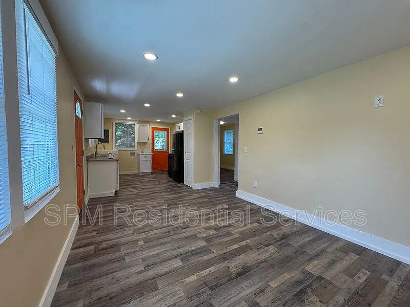 2 bed, 1.0 bath, 842 sqft, $1,500 — Photo 4