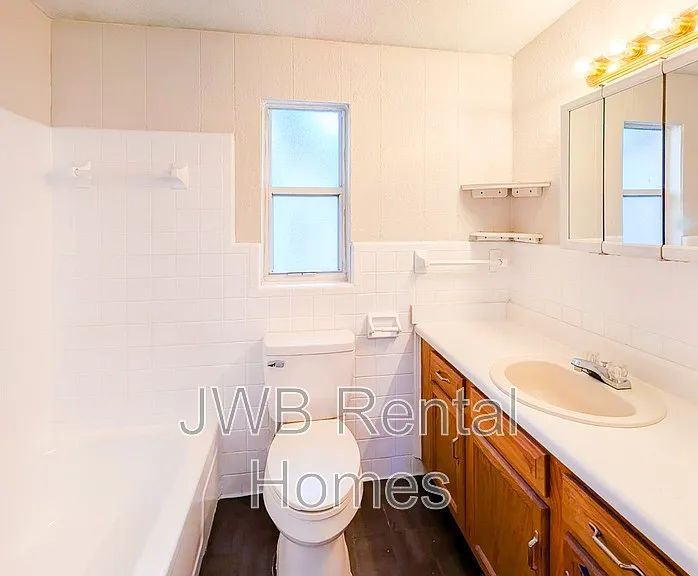662 Melba St — Photo 14