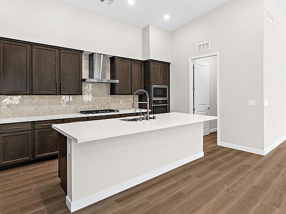 3rd image of 144 Agnes St