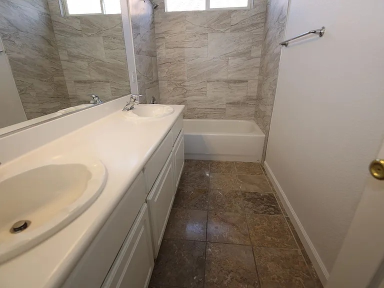 554 Campus Oaks Ct — Photo 24