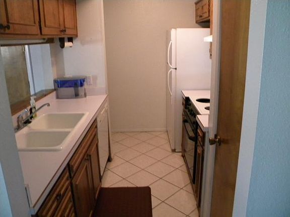 3rd image of 1013 Laurelwood Dr APT C