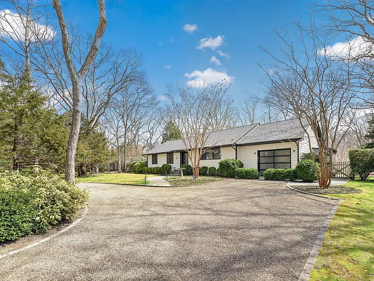 24 Lilla Ln — Photo 2