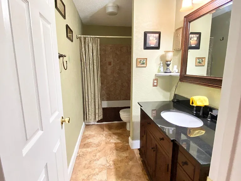 Hall full bathroom