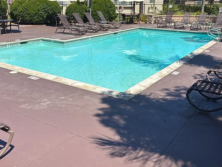 425 S Meadowbrook Dr S #106 — Photo 12