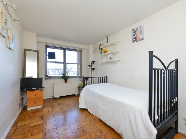 61-20 Grand Central Pkw image 21 of 24