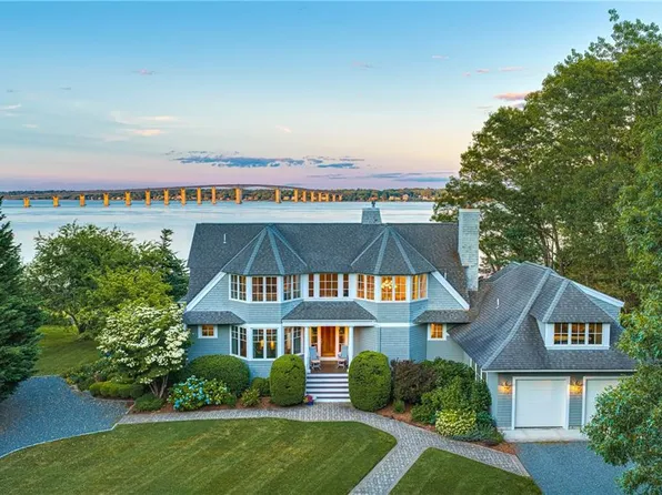 81 Quarry Rd, Saunderstown, RI 02874