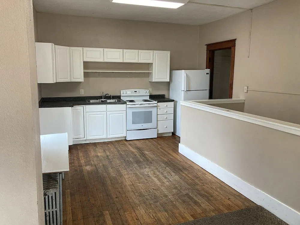 4 bed, $1,695 — Photo 1