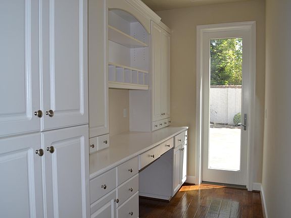 3rd image of 922 Saddlehorn Ct