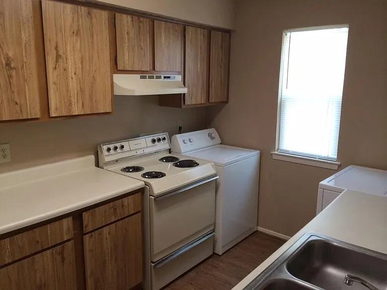 1104 Welsh Ave #D — Photo 5