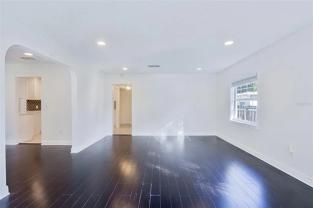 4 bed, 3.0 bath, 2267 sqft, $4,677 — Photo 4