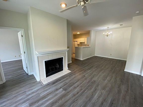 5th image of 1600 Long Grove Dr Unit 923