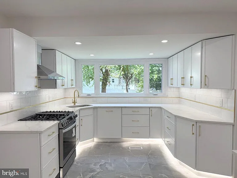 355 Cherry Hill Blvd — Photo 2