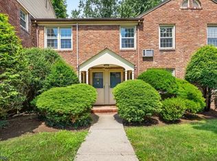 380 Main St APT 12, Chatham, NJ 07928