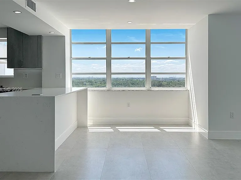 2750 NE 183rd St #1508 — Photo 3