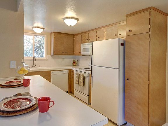 3rd image of 14225 Lora Dr APT 11