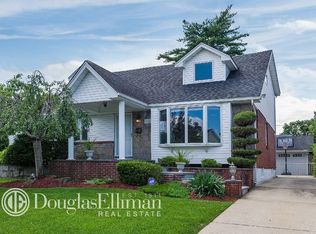 15 Pembrook Dr, Mineola, NY 11501