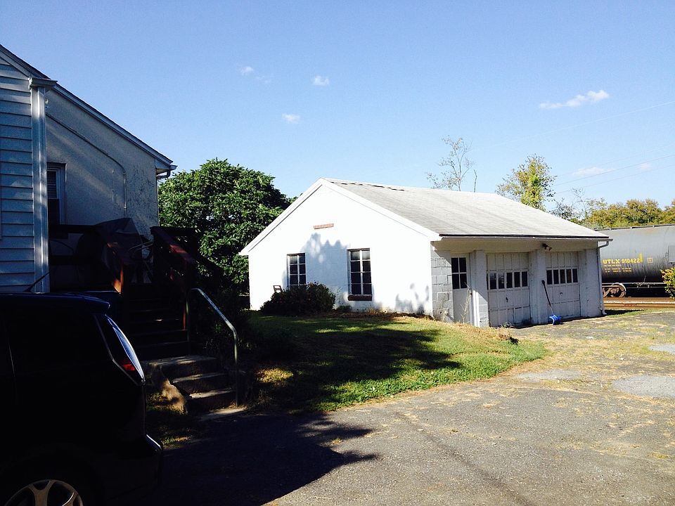 2nd image of 1060 Pocopson Rd