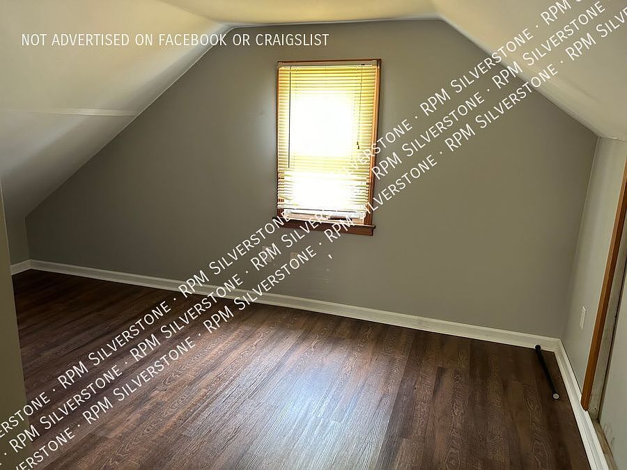 23833 Couzens Ave, photo 13