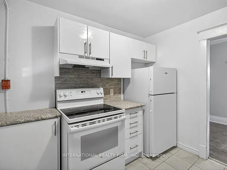 109 Balsam Ave S #4 — Photo 17