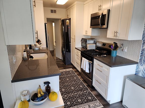 4th image of 1754 Federal Ave