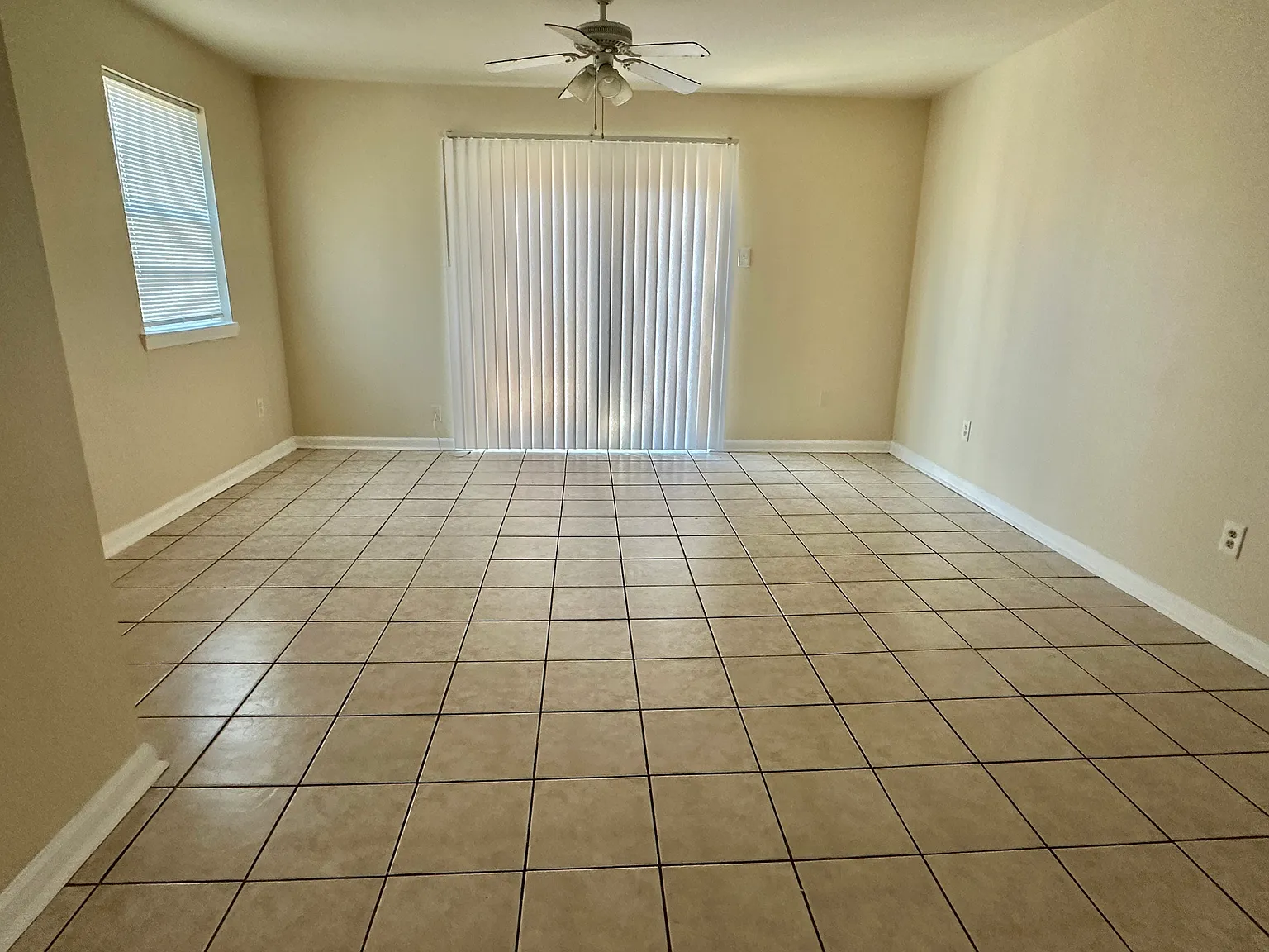 2 bed, 1.5 bath, 1100 sqft, $1,350 — Photo 3