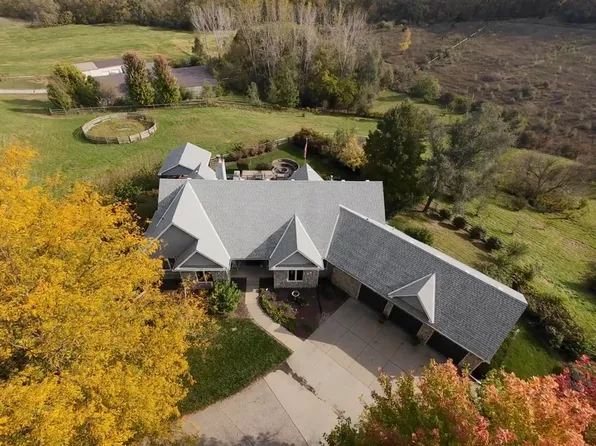 10955 N 58th Plz, Omaha, NE 68152