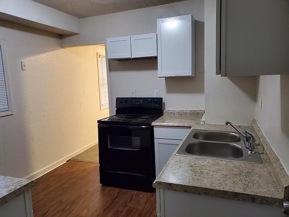 3rd image of 3835 Agnes Ave