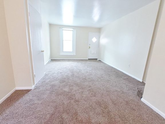 3rd image of 2522 Lauretta Ave