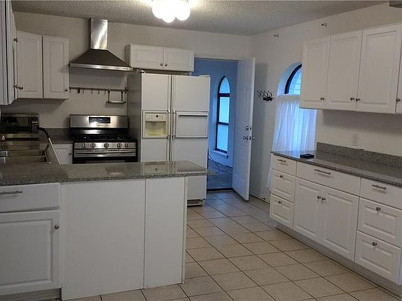 5th image of 120 Timberline Dr N